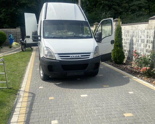 Білий Івеко Дейлі, об'ємом двигуна 3 л та пробігом 305 тис. км за 8900 $, фото 3 на Automoto.ua