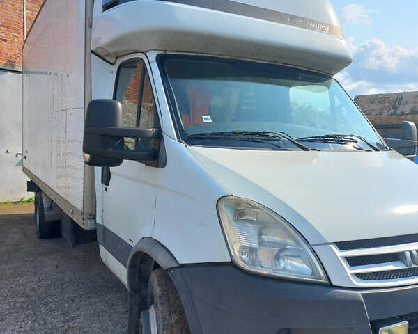 Белый Ивеко Дейли, объемом двигателя 3 л и пробегом 580 тыс. км за 17300 $, фото 1 на Automoto.ua