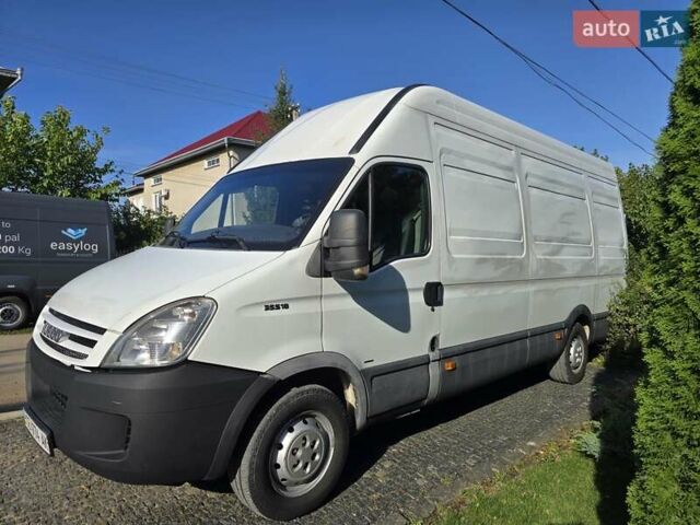 Белый Ивеко Дейли, объемом двигателя 3 л и пробегом 415 тыс. км за 8800 $, фото 1 на Automoto.ua