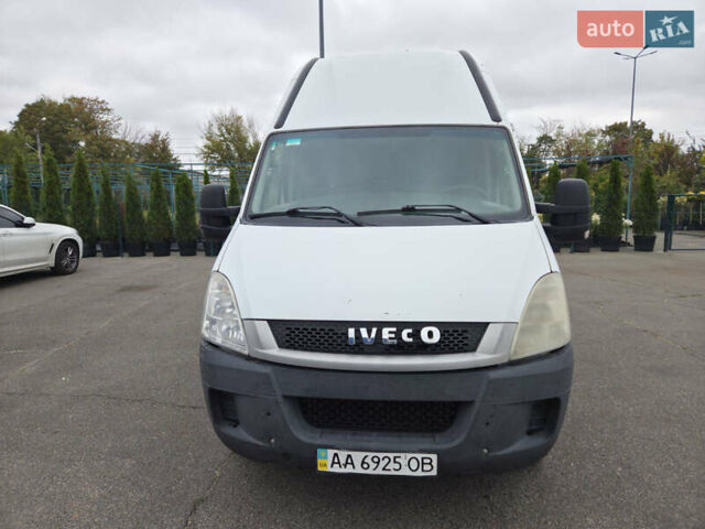 Белый Ивеко Дейли, объемом двигателя 3 л и пробегом 293 тыс. км за 8500 $, фото 1 на Automoto.ua