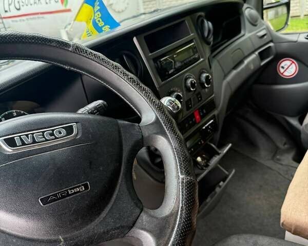 Белый Ивеко Дейли, объемом двигателя 3 л и пробегом 980 тыс. км за 12000 $, фото 2 на Automoto.ua