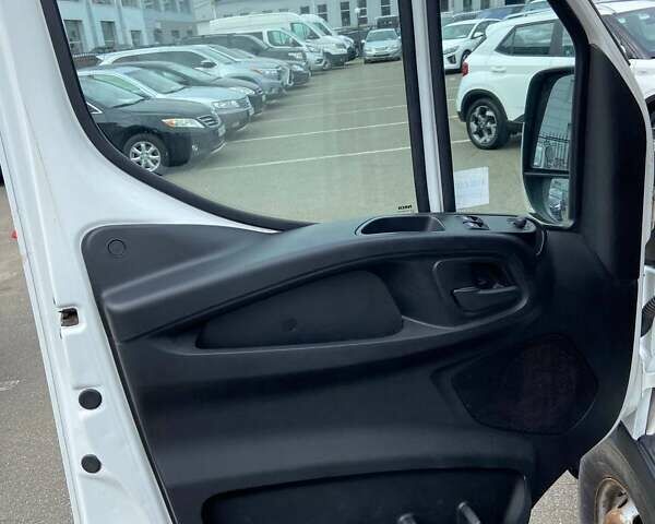 Белый Ивеко Дейли, объемом двигателя 2.3 л и пробегом 272 тыс. км за 14000 $, фото 19 на Automoto.ua