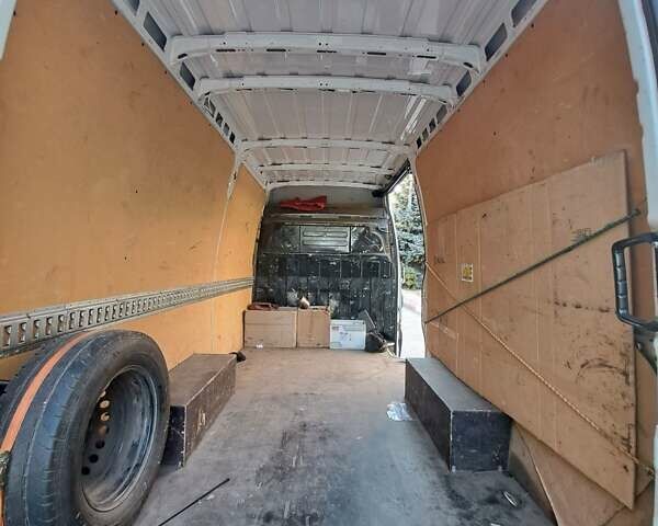 Белый Ивеко Дейли, объемом двигателя 2.29 л и пробегом 395 тыс. км за 13000 $, фото 4 на Automoto.ua