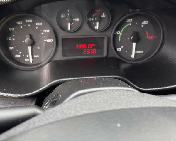 Белый Ивеко Дейли, объемом двигателя 2.29 л и пробегом 399 тыс. км за 13700 $, фото 13 на Automoto.ua