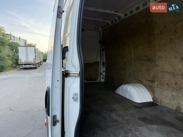 Білий Івеко Дейлі, об'ємом двигуна 3 л та пробігом 262 тис. км за 22300 $, фото 32 на Automoto.ua