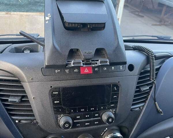 Белый Ивеко Дейли, объемом двигателя 3 л и пробегом 376 тыс. км за 14800 $, фото 16 на Automoto.ua