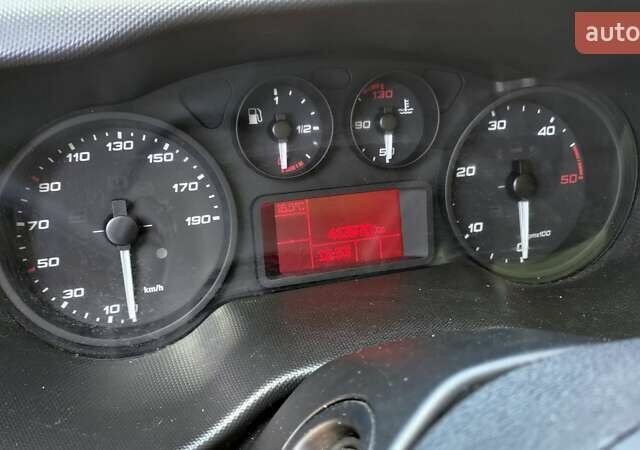 Белый Ивеко Дейли, объемом двигателя 3 л и пробегом 414 тыс. км за 19999 $, фото 6 на Automoto.ua