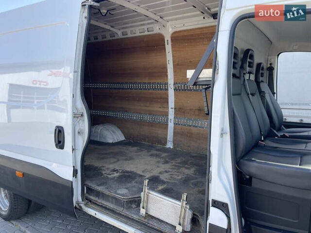 Білий Івеко Дейлі, об'ємом двигуна 3 л та пробігом 276 тис. км за 29999 $, фото 15 на Automoto.ua