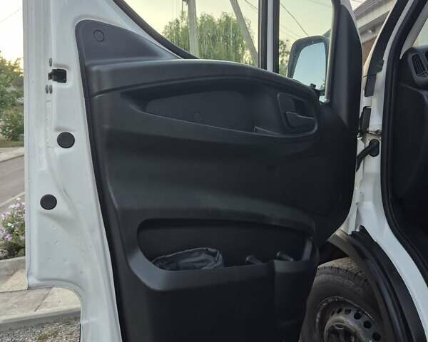 Білий Івеко Дейлі, об'ємом двигуна 2.3 л та пробігом 261 тис. км за 19000 $, фото 10 на Automoto.ua