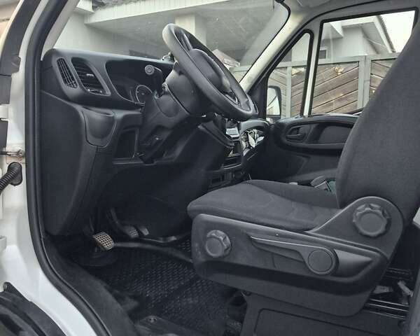 Білий Івеко Дейлі, об'ємом двигуна 2.3 л та пробігом 261 тис. км за 19000 $, фото 1 на Automoto.ua