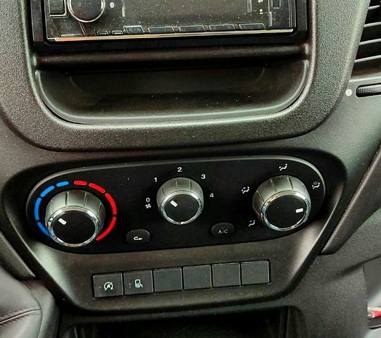 Белый Ивеко Дейли, объемом двигателя 2.3 л и пробегом 130 тыс. км за 25900 $, фото 7 на Automoto.ua