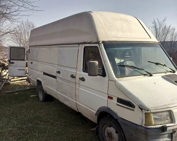 Белый Ивеко Дейли, объемом двигателя 2.8 л и пробегом 100 тыс. км за 2300 $, фото 2 на Automoto.ua