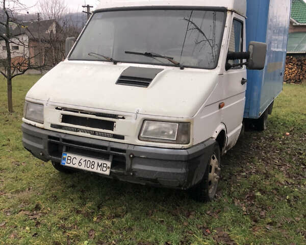 Белый Ивеко Дейли, объемом двигателя 2.8 л и пробегом 380 тыс. км за 2600 $, фото 2 на Automoto.ua