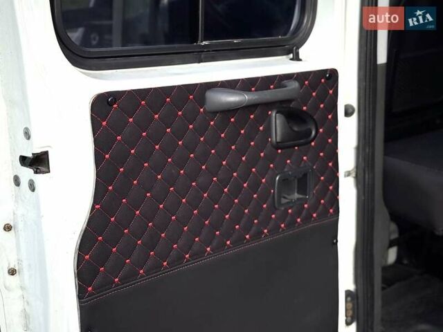 Белый Ивеко Дейли, объемом двигателя 3 л и пробегом 382 тыс. км за 16800 $, фото 4 на Automoto.ua