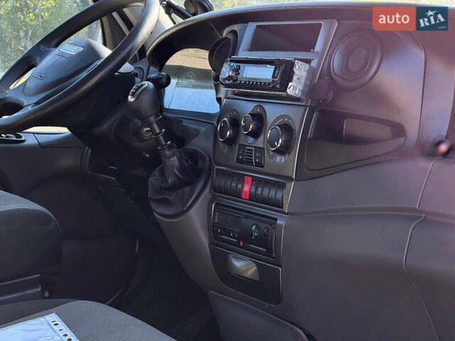 Білий Івеко Дейлі, об'ємом двигуна 3 л та пробігом 329 тис. км за 19000 $, фото 10 на Automoto.ua