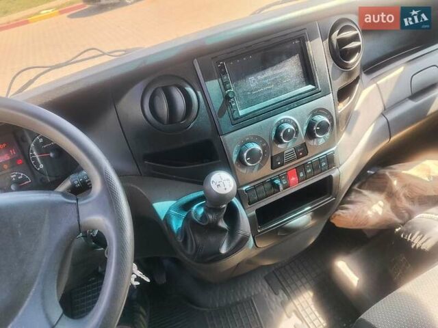 Белый Ивеко Дейли, объемом двигателя 2.3 л и пробегом 272 тыс. км за 18999 $, фото 2 на Automoto.ua