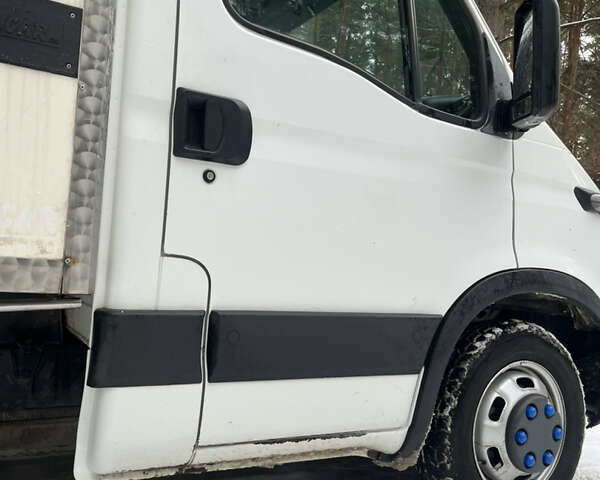 Белый Ивеко Дейли, объемом двигателя 2.29 л и пробегом 420 тыс. км за 11900 $, фото 4 на Automoto.ua