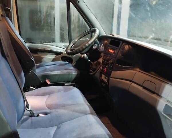 Белый Ивеко Дейли, объемом двигателя 2.29 л и пробегом 330 тыс. км за 11800 $, фото 3 на Automoto.ua