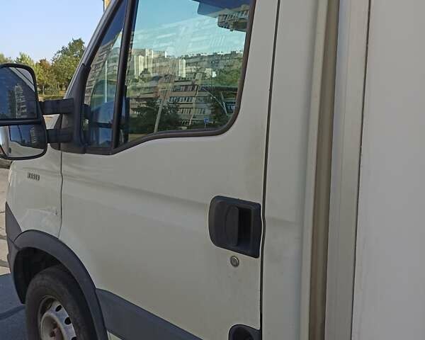 Белый Ивеко Дейли, объемом двигателя 2.29 л и пробегом 580 тыс. км за 13500 $, фото 1 на Automoto.ua