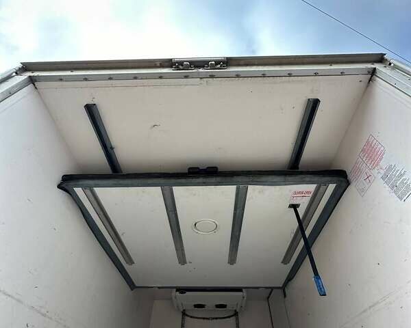 Білий Івеко Дейлі, об'ємом двигуна 3 л та пробігом 370 тис. км за 22400 $, фото 4 на Automoto.ua