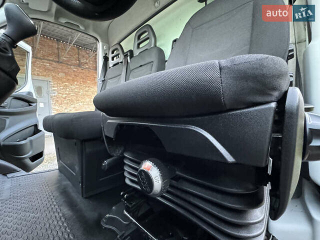 Білий Івеко Дейлі, об'ємом двигуна 3 л та пробігом 311 тис. км за 23800 $, фото 42 на Automoto.ua