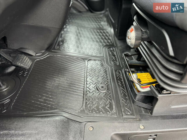 Белый Ивеко Дейли, объемом двигателя 3 л и пробегом 240 тыс. км за 22000 $, фото 39 на Automoto.ua