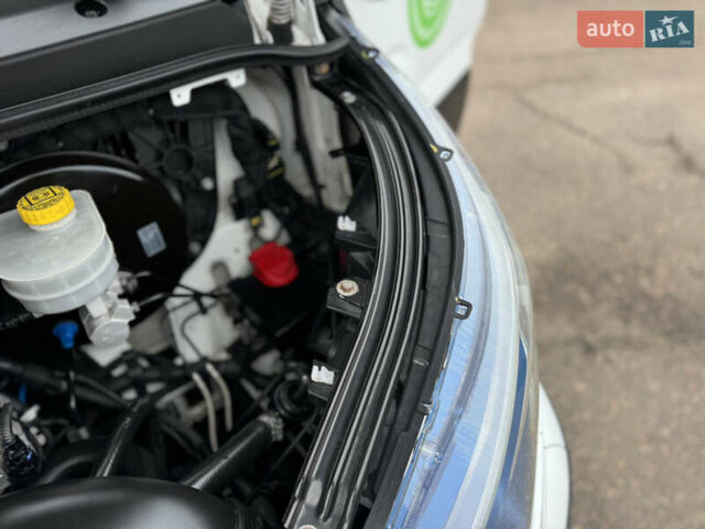 Белый Ивеко Дейли, объемом двигателя 3 л и пробегом 240 тыс. км за 22000 $, фото 108 на Automoto.ua