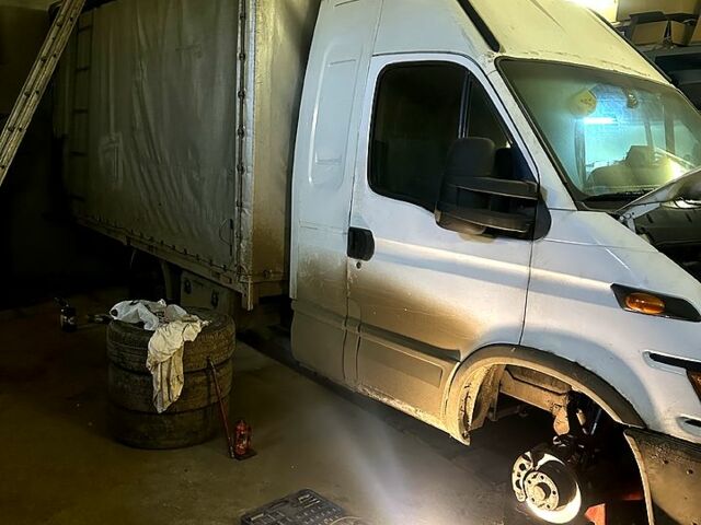 Белый Ивеко Дейли, объемом двигателя 2.8 л и пробегом 567 тыс. км за 8000 $, фото 1 на Automoto.ua