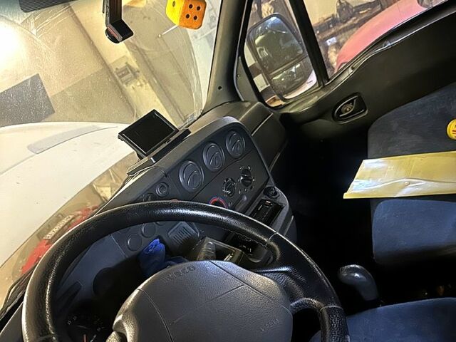 Белый Ивеко Дейли, объемом двигателя 2.8 л и пробегом 567 тыс. км за 8000 $, фото 2 на Automoto.ua