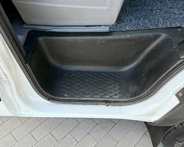 Белый Ивеко Дейли, объемом двигателя 3 л и пробегом 350 тыс. км за 12300 $, фото 23 на Automoto.ua