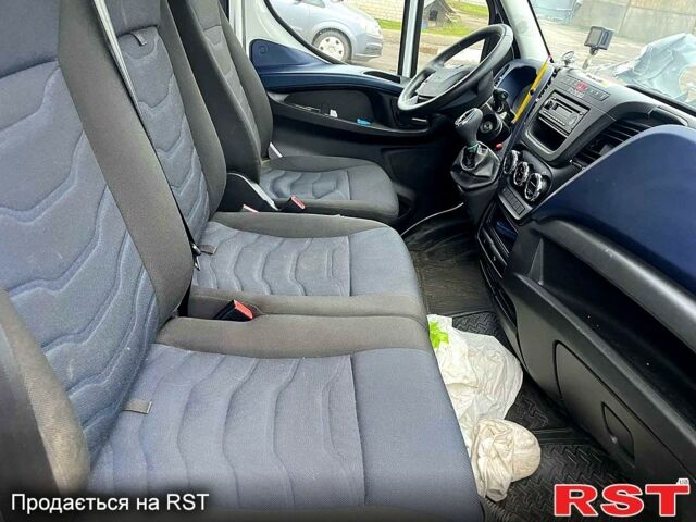 Белый Ивеко Дейли, объемом двигателя 2.5 л и пробегом 300 тыс. км за 10000 $, фото 4 на Automoto.ua