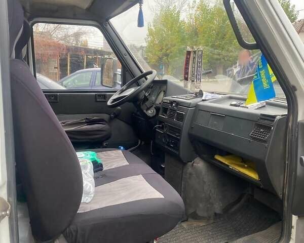 Белый Ивеко Дейли, объемом двигателя 2.8 л и пробегом 650 тыс. км за 5500 $, фото 4 на Automoto.ua