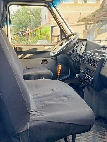 Белый Ивеко Дейли, объемом двигателя 2.8 л и пробегом 698 тыс. км за 4500 $, фото 7 на Automoto.ua