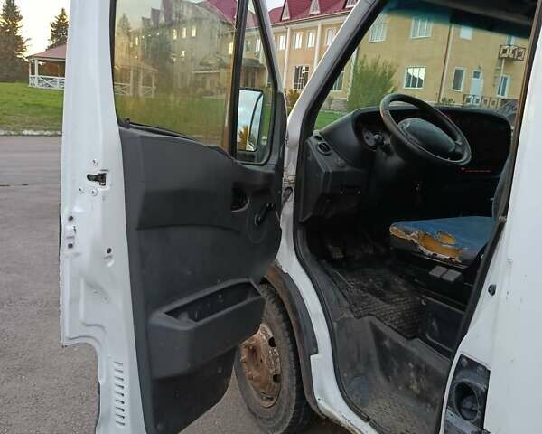 Белый Ивеко Дейли, объемом двигателя 2.8 л и пробегом 245 тыс. км за 6500 $, фото 10 на Automoto.ua