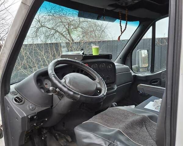 Белый Ивеко Дейли, объемом двигателя 2.29 л и пробегом 380 тыс. км за 8000 $, фото 7 на Automoto.ua