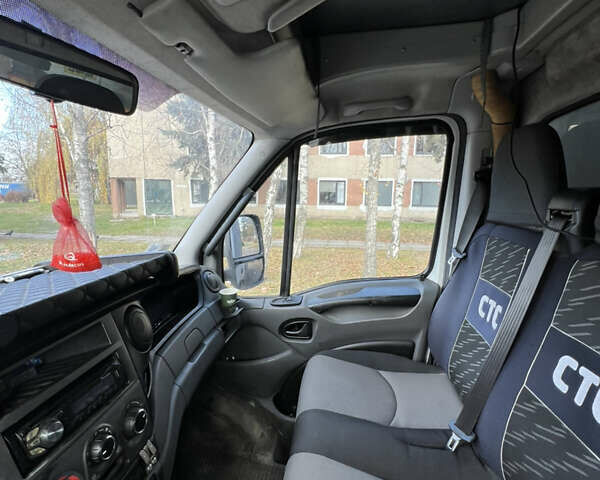 Белый Ивеко Дейли, объемом двигателя 3 л и пробегом 370 тыс. км за 22000 $, фото 4 на Automoto.ua