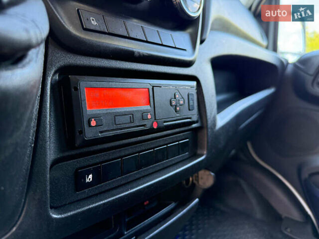 Белый Ивеко Дейли, объемом двигателя 3 л и пробегом 669 тыс. км за 25400 $, фото 19 на Automoto.ua