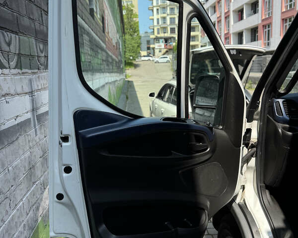 Белый Ивеко Дейли, объемом двигателя 3 л и пробегом 723 тыс. км за 30000 $, фото 16 на Automoto.ua