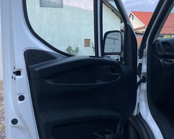 Белый Ивеко Дейли, объемом двигателя 3 л и пробегом 186 тыс. км за 23500 $, фото 12 на Automoto.ua