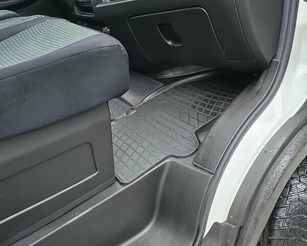 Білий Івеко Дейлі, об'ємом двигуна 3 л та пробігом 250 тис. км за 41500 $, фото 12 на Automoto.ua