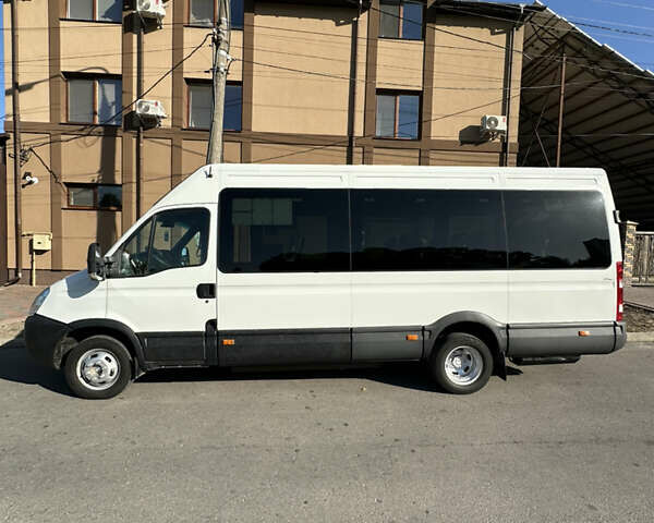 Белый Ивеко Дейли, объемом двигателя 3 л и пробегом 317 тыс. км за 18500 $, фото 1 на Automoto.ua