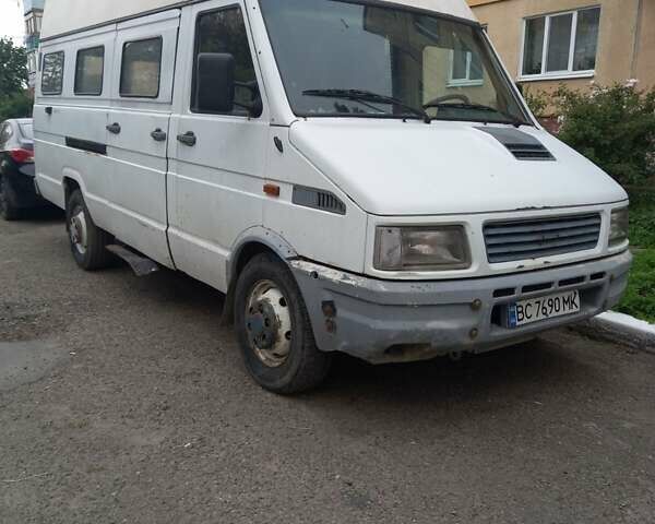 Білий Івеко Дейлі, об'ємом двигуна 2.4 л та пробігом 100 тис. км за 2999 $, фото 2 на Automoto.ua