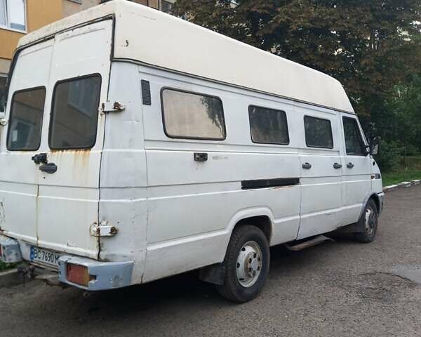 Білий Івеко Дейлі, об'ємом двигуна 2.4 л та пробігом 100 тис. км за 2999 $, фото 4 на Automoto.ua