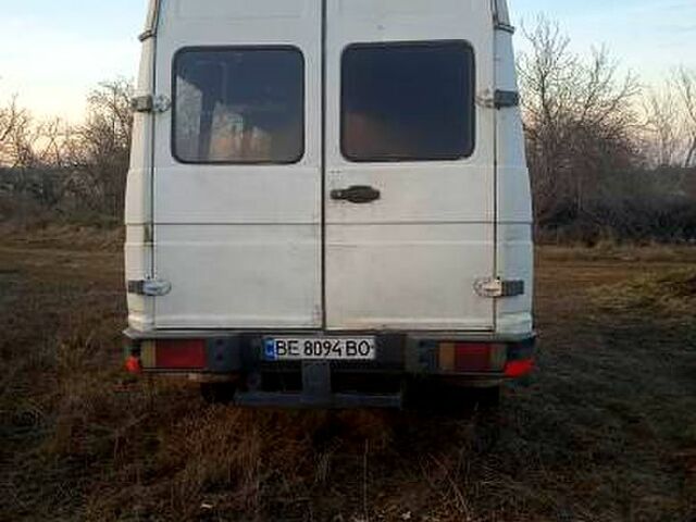 Белый Ивеко Дейли, объемом двигателя 2.5 л и пробегом 123 тыс. км за 2900 $, фото 9 на Automoto.ua