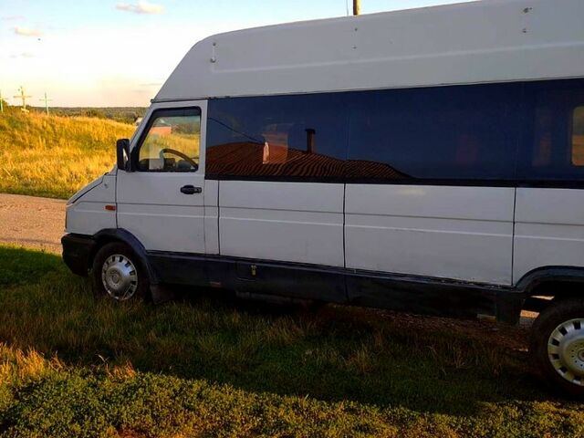 Белый Ивеко Дейли, объемом двигателя 2.5 л и пробегом 150 тыс. км за 2999 $, фото 4 на Automoto.ua