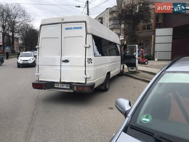 Белый Ивеко Дейли, объемом двигателя 2.8 л и пробегом 480 тыс. км за 2800 $, фото 4 на Automoto.ua