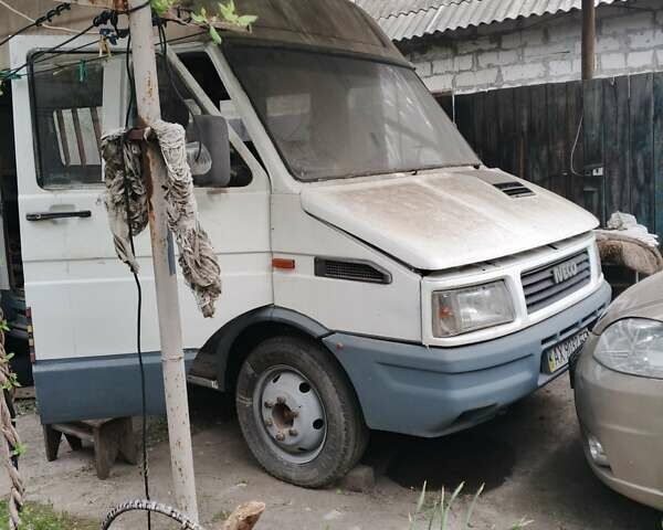 Белый Ивеко Дейли, объемом двигателя 2.8 л и пробегом 505 тыс. км за 1400 $, фото 4 на Automoto.ua
