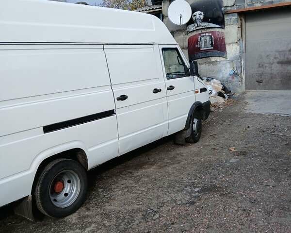 Белый Ивеко Дейли, объемом двигателя 2.9 л и пробегом 970 тыс. км за 4500 $, фото 3 на Automoto.ua