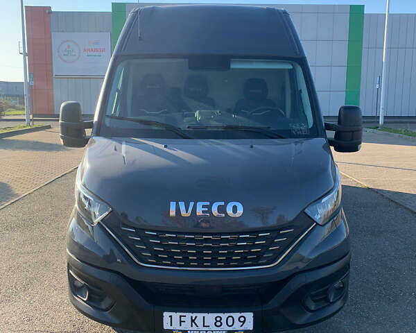 Черный Ивеко Дейли, объемом двигателя 3 л и пробегом 303 тыс. км за 29900 $, фото 1 на Automoto.ua