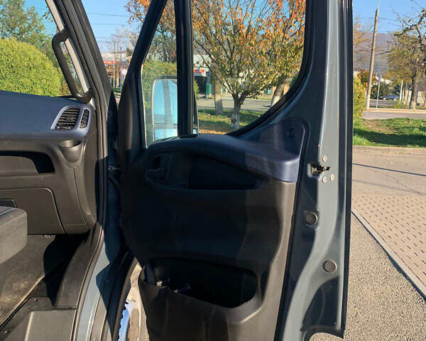 Черный Ивеко Дейли, объемом двигателя 3 л и пробегом 303 тыс. км за 29900 $, фото 16 на Automoto.ua